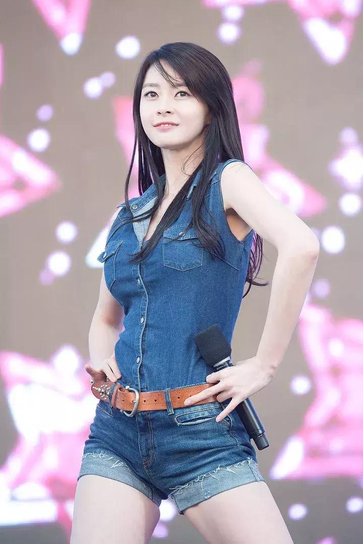 她被称为“女团性感标杆”，你评评理