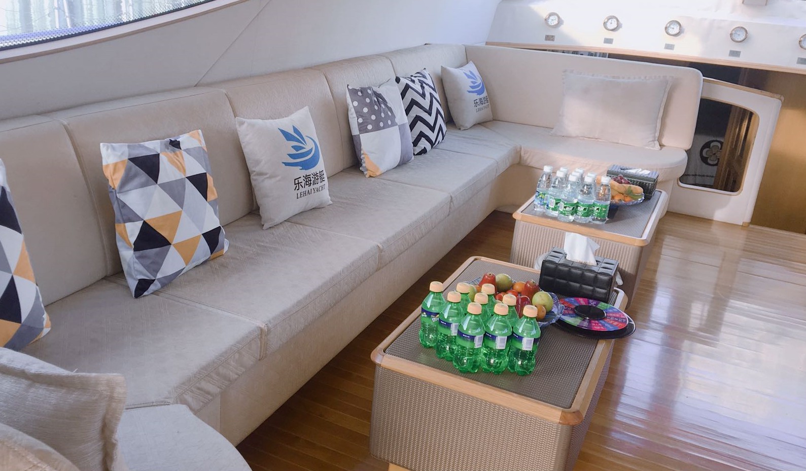 三亚旅游出海攻略游艇,三亚豪华游艇出海旅行攻略