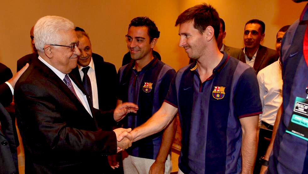 巴萨为何执意跟登贝莱续约,巴萨可以放弃登贝莱吗