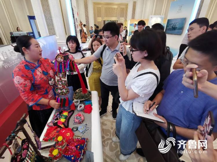 山东省级非遗葫芦烙画传承人,鲁艺葫芦烙画