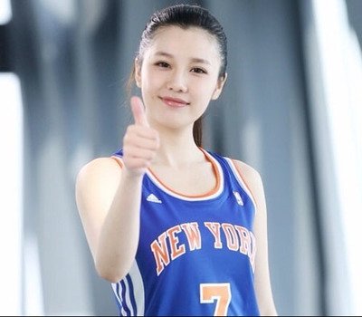 刘语熙阿根廷球衣,刘语熙穿巴萨球衣