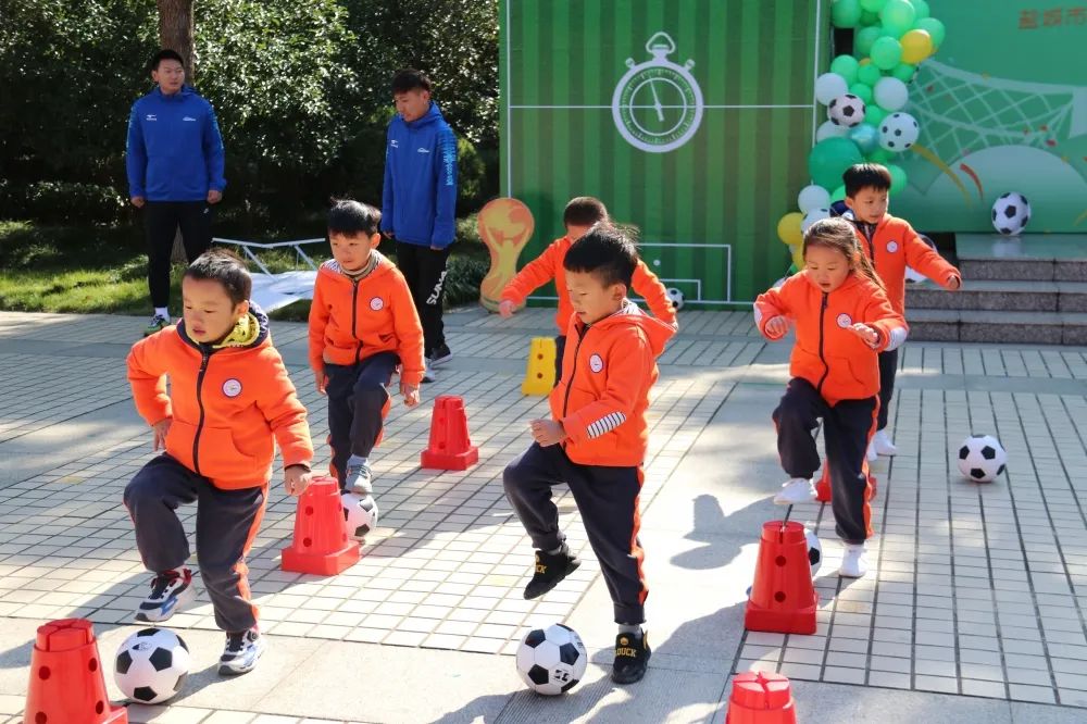 足球嘉年华暨六一活动,幼儿园足球嘉年华开幕