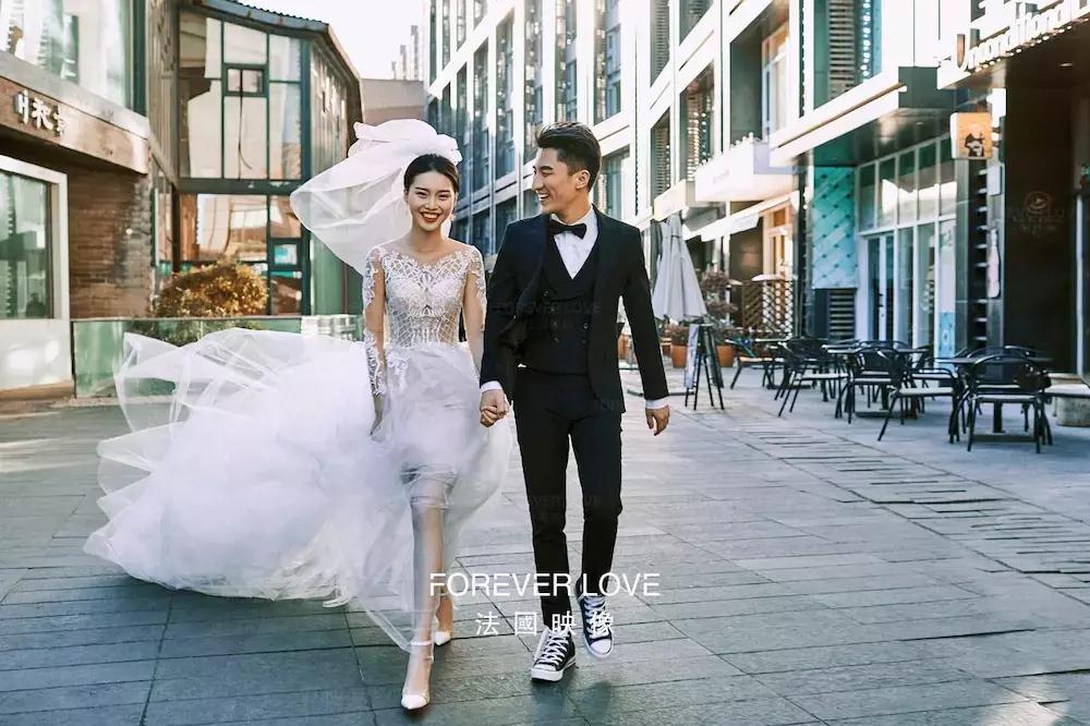 街拍婚纱照怎么拍才好看,韩式街拍婚纱照怎么拍才好看