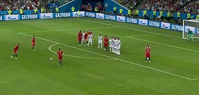 足球梅罗之争,梅罗之争两方球迷谁赢了