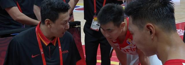 周琦边线球李楠喊暂停,周琦发边线球失误李楠表情