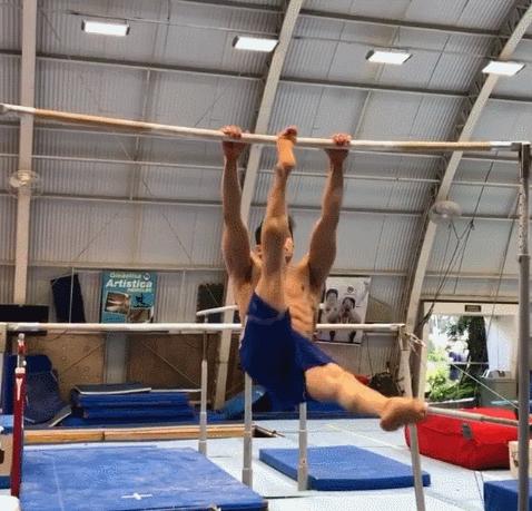 “巴西吴彦祖”爆红网络，帅气颜值不输本尊，完美身材叫板彭于晏