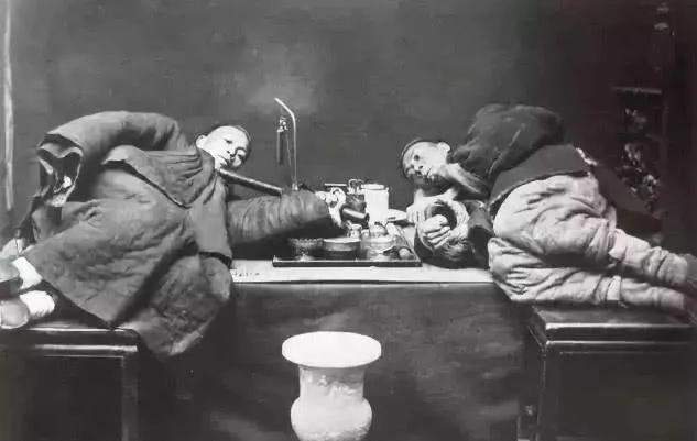 天堂只是地狱的另一个名字。幸福成功；就是能把地狱生活当天堂过