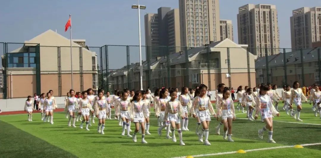 建*党**百年喜迎国庆节——西安经开第二小学队列队形广播*比操**赛