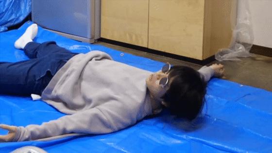 在房间里发射10000颗爆米花，这位日本人真是被居家隔离憋坏了