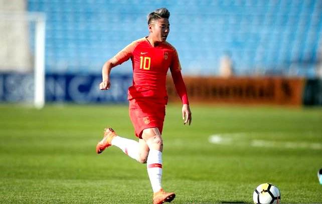 心酸！昨晚她的进球帮助女足力克南非，本人却在论坛买二手球鞋