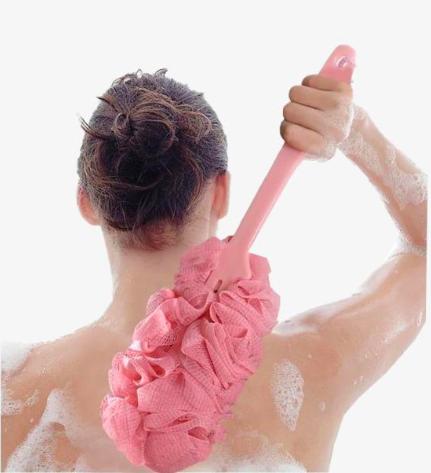 洗澡时搓下来的泥是什么？在显微镜下放大一百倍，看后让人不舒服