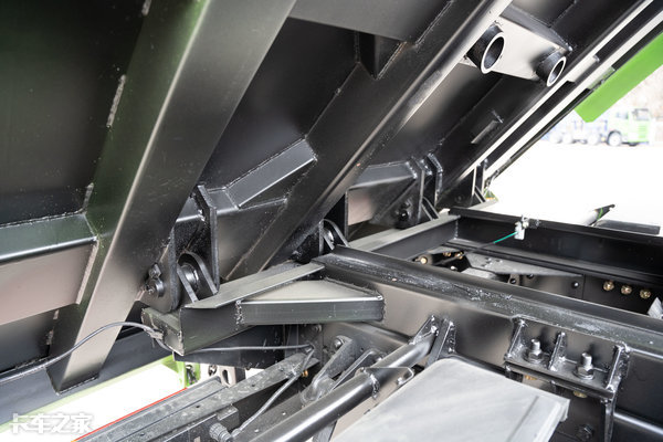 18年解放牌虎vh汽车130马力4米2,解放虎vh180马力4.2米高栏报价