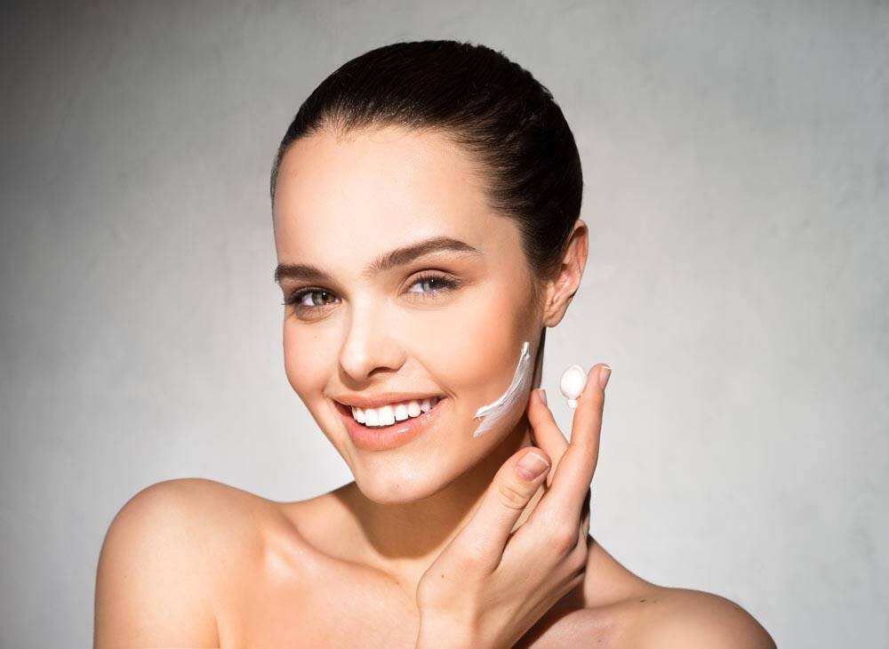 油性皮肤t区出油怎么护理,爱出油的皮肤是控油还是补水