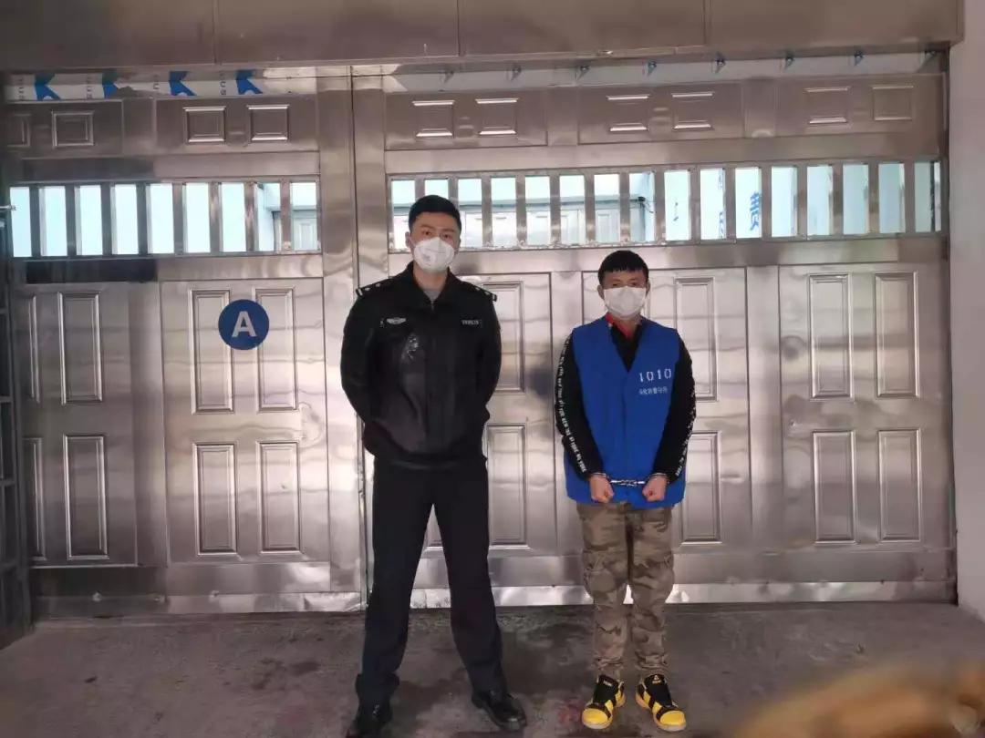 网上售卖口罩被抓 (网上卖医用口罩被抓)