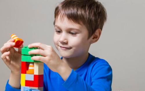 如何教育性格敏感多疑的孩子,自卑胆小敏感多疑的孩子怎么培养