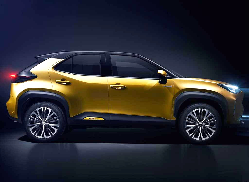 丰田雅力士对比飞度,丰田雅力士这款车的操作怎么样呢