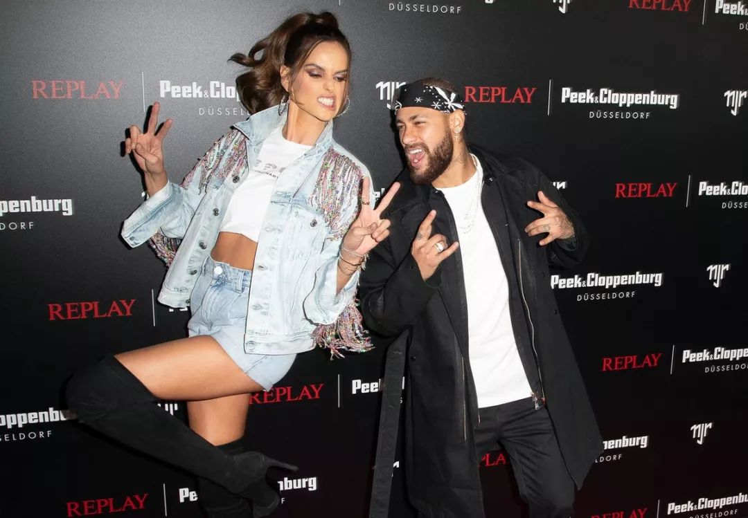 内马尔和顶级超模,内马尔和巴西超模合影