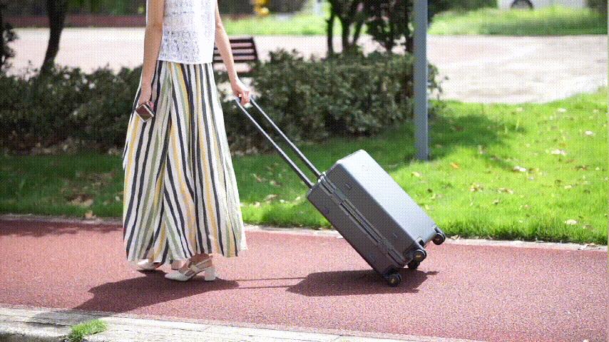 粗铝框设计，TSA密码锁，地平线8号行李箱，出差旅行好伙伴