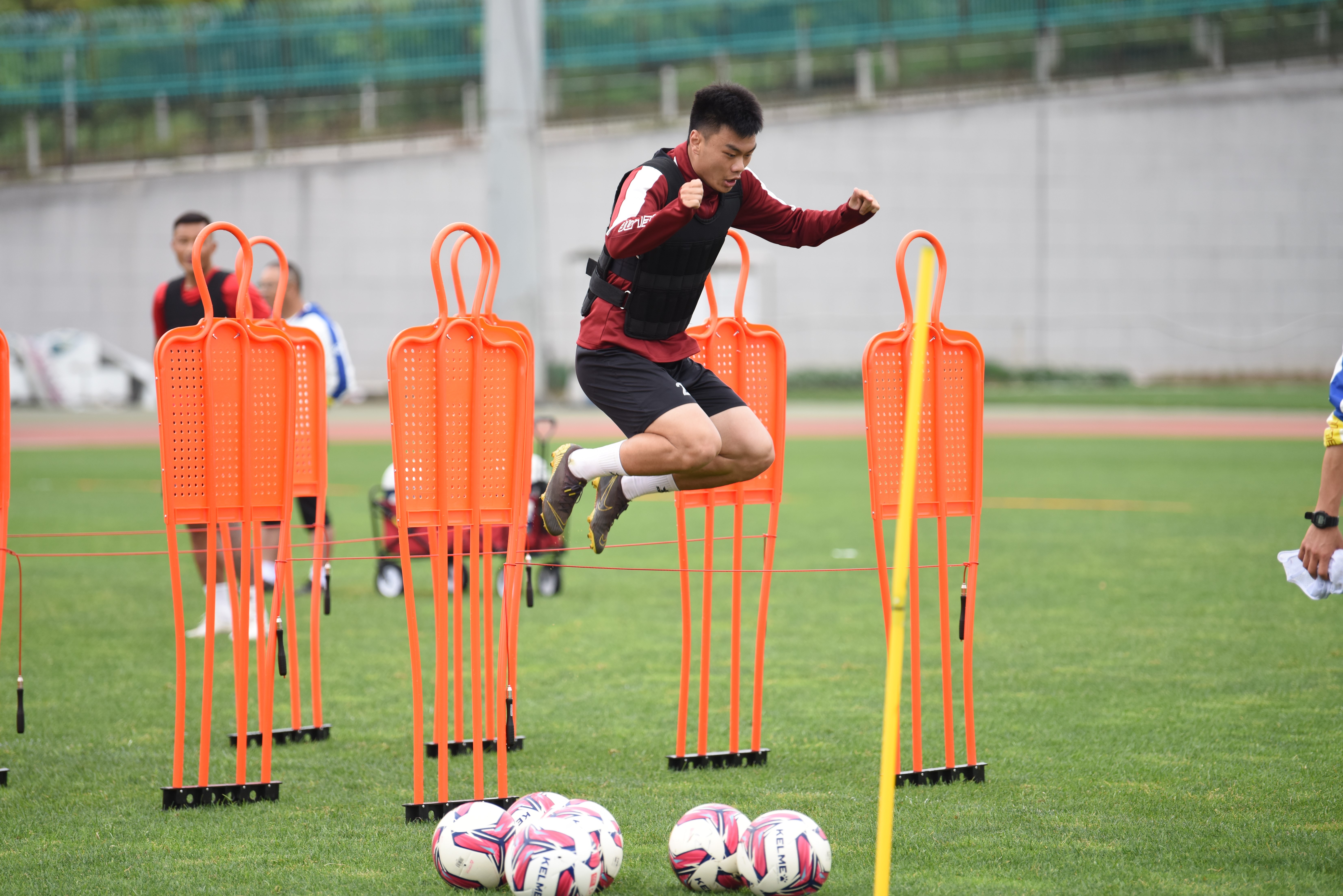 「训练图集」二级甲全副武装，杠铃、轮胎...这是在干啥？