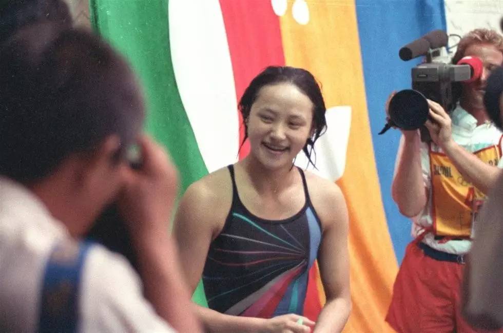 伏明霞和吴敏霞是不是同一个人,伏明霞郭晶晶吴敏霞谁奥运金牌多