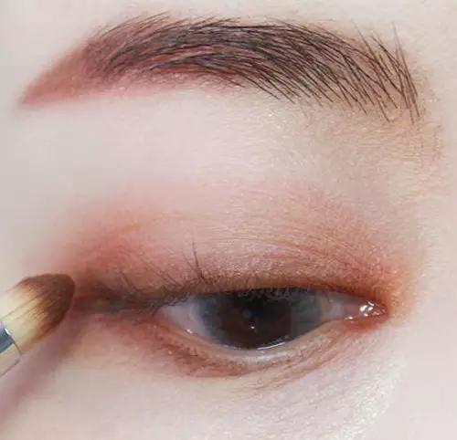 亮色眼影颜色搭配和画法美炸天,眼影画法新手亮色系列