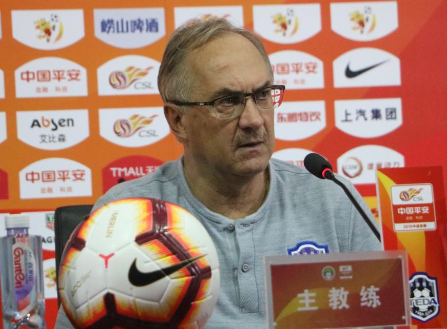 中国体育人怒了，不满韩媒编排泰达主帅，不就是输给中国男足一次