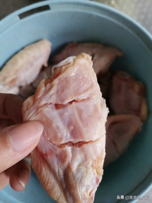 可乐鸡翅怎么腌才更好吃,可乐鸡翅的正宗腌料做法