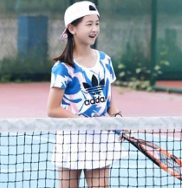 12岁森碟步入“职业网球”，爸爸全力支持，妈妈眼中只有弟弟