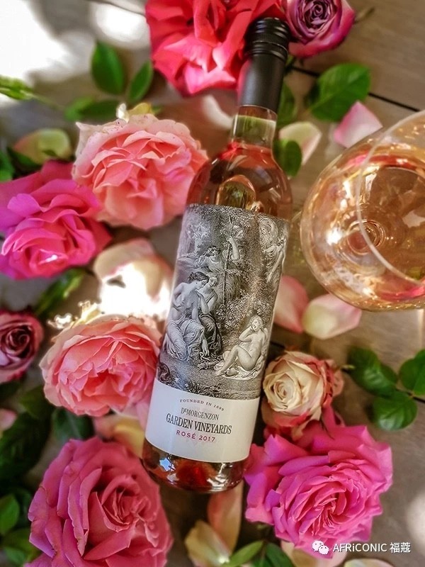 1900宁可被炸毁，不愿离开邮轮，影片《海上钢琴师》你看懂了吗？