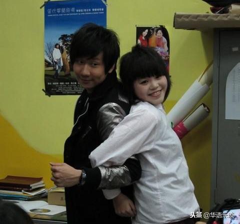 林俊杰背对背拥抱带歌词,林俊杰背对背拥抱杨幂