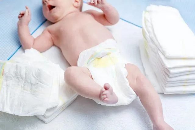 纸尿裤选择和注意事项,纸尿裤不适合宝宝有啥特征
