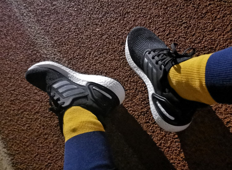 阿迪boost与耐克zoom对比,耐克阿迪达斯肘击