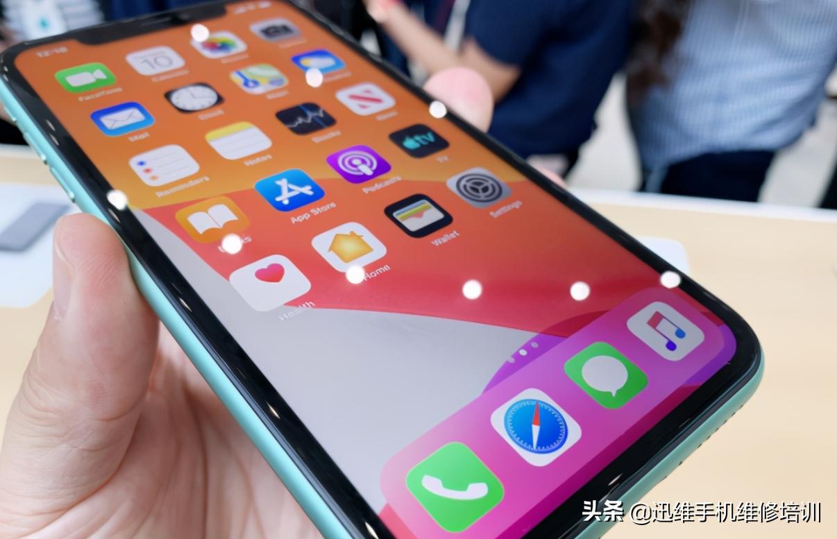 iphone手机老是自动重启怎么回事,iphone11promax死机自动重启