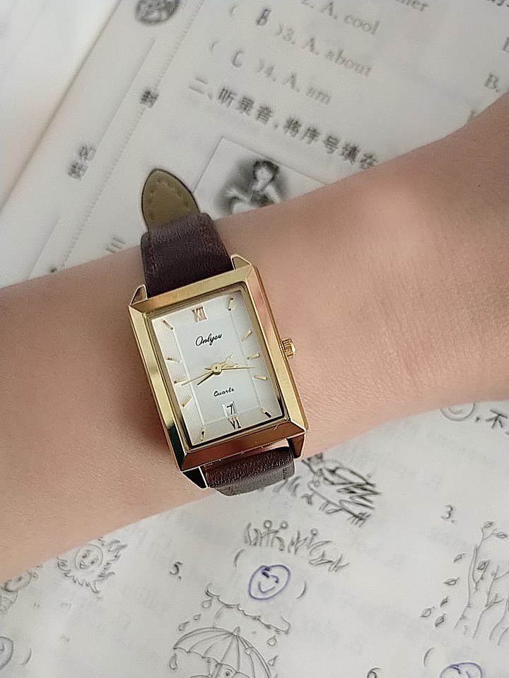 品牌手表引领腕表运动新风潮,回忆各大品牌新款方形手表