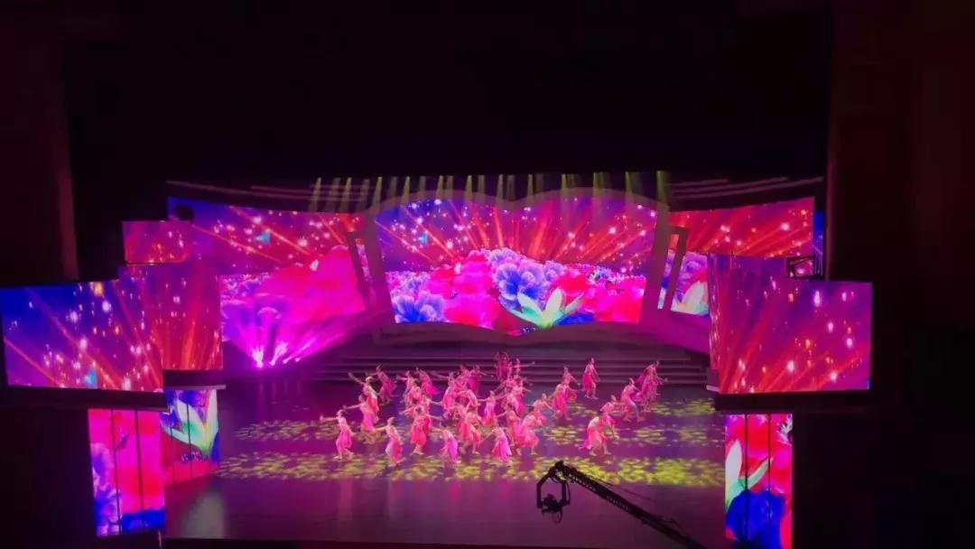 很多人挤破脑袋都想进的学校,万千学子挤破脑袋都要进大学