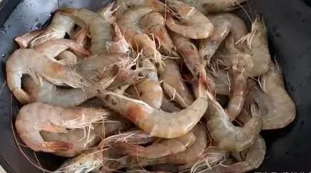 煮大虾是开水下锅还是冷水下锅,清煮大虾是冷水下锅还是热水下锅