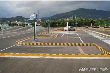 科目二右倒库方向盘的正确打法,科目二倒库练车技巧视频全过程