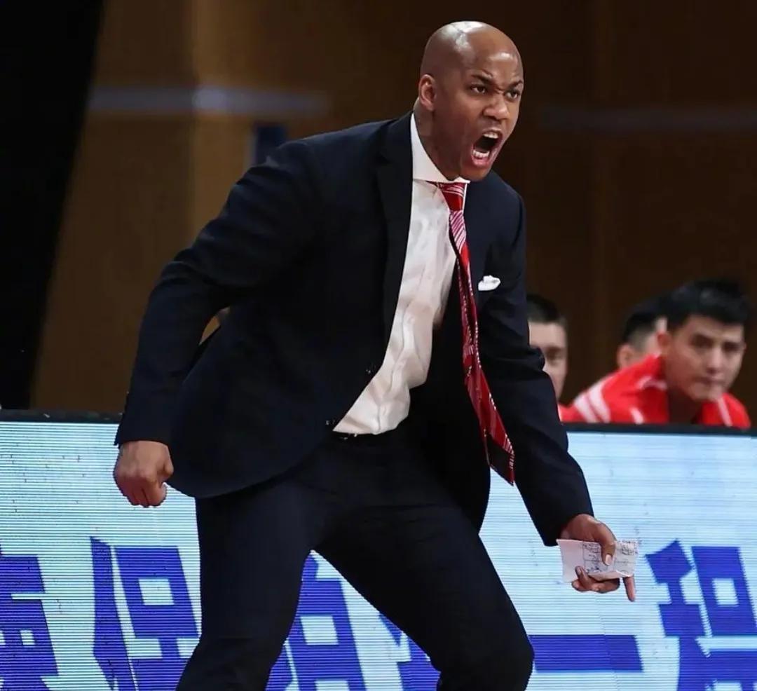 火力全开郭艾伦首节8分钟独砍15分,总决赛郭艾伦复出狂砍24分