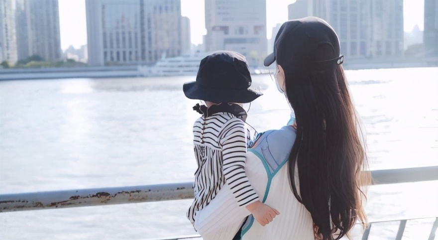 唐嫣晒女儿萌照罗晋评论,罗晋唐嫣互晒童年照