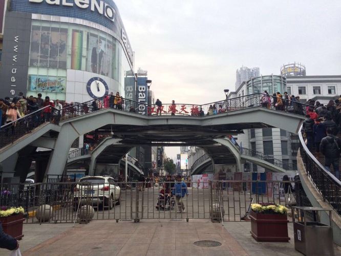 武汉最早的人行天桥,武汉人行天桥