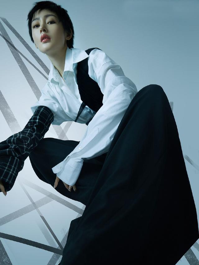 张天爱皮衣西装搭牛仔裤帅气十足,张天爱齐肩短发发型