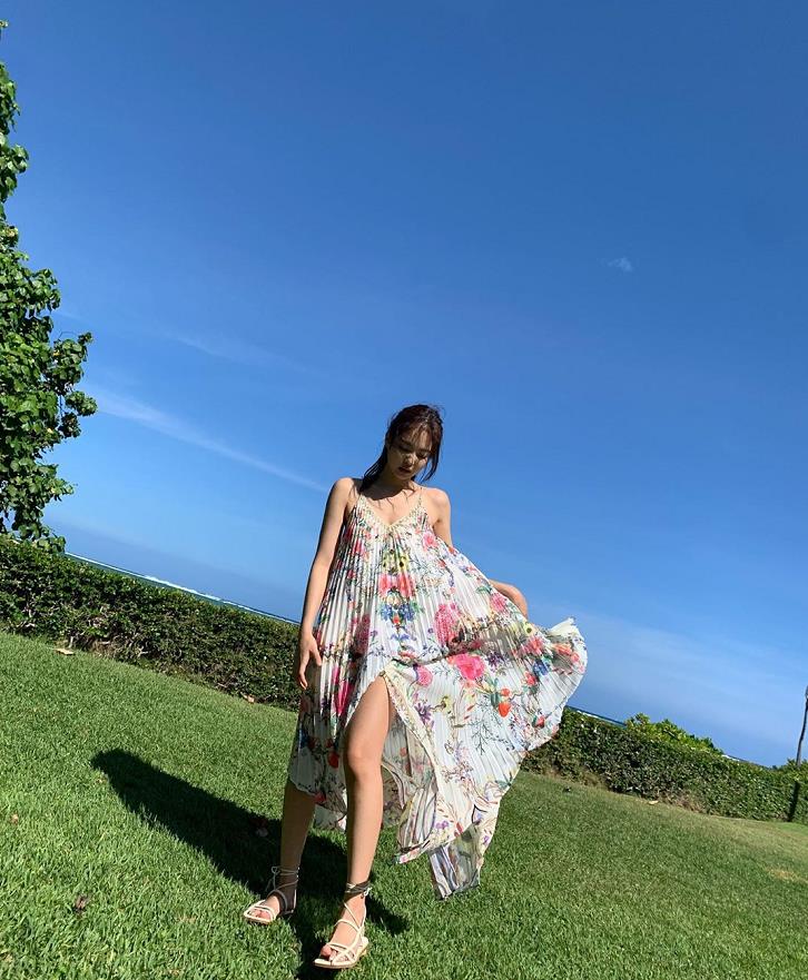 blackpink夏威夷团综穿浴袍,blackpink最新私服穿搭