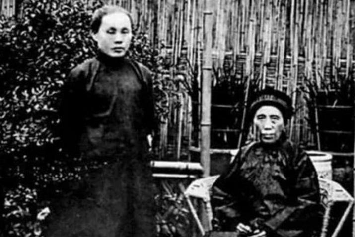 郭沫若嘲讽鲁迅“衣冠*兽禽**”，鲁迅五个字回应郭沫若，形象又贴切