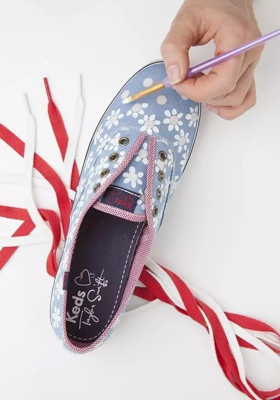 穿腻了小白鞋可以这样来改造,教你把小白鞋变潮流