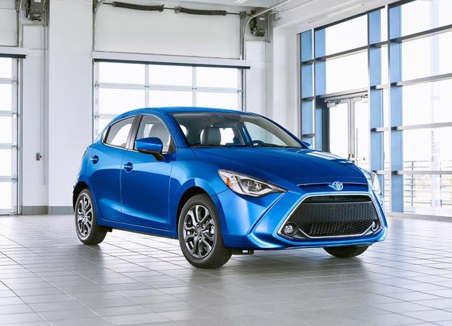 丰田雅力士对比飞度,丰田雅力士这款车的操作怎么样呢