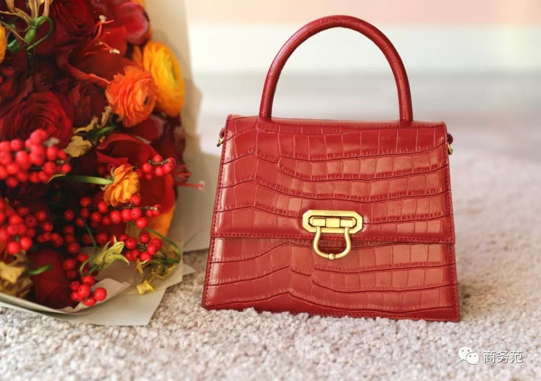 鼠年的女人买什么色的包包好,大牌鼠年限量款包包