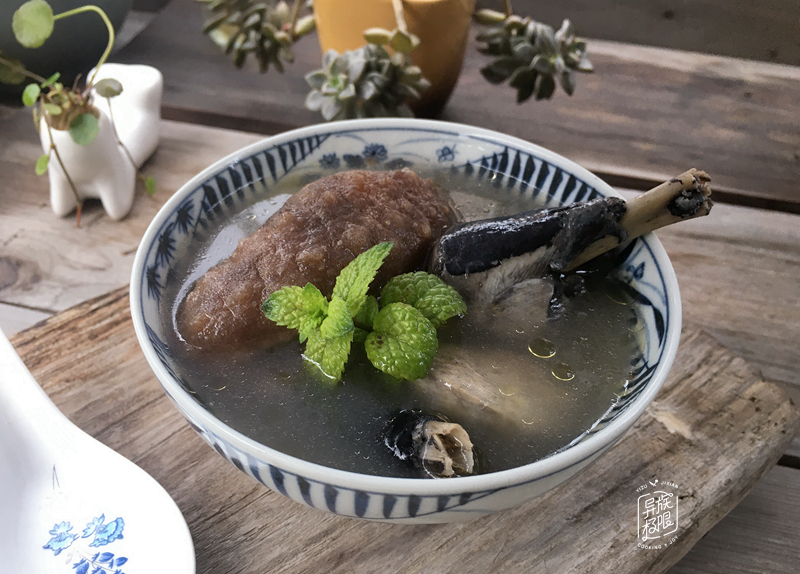 乌鸡海参汤隔水炖还是直接熬,海参乌鸡汤做法