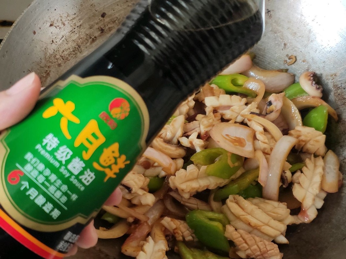 怎么做鱿鱼才好吃铁板鱿鱼,铁板鱿鱼简单实惠做法