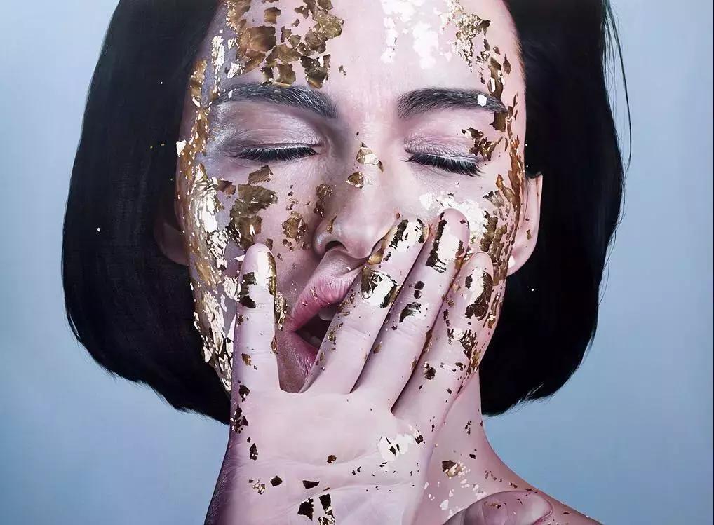 他画了一波美人，笔触精致，活色生香