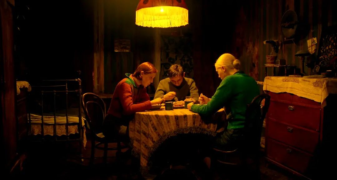 俄罗斯冲奥片，《高个儿》沉重到让人无法呼吸